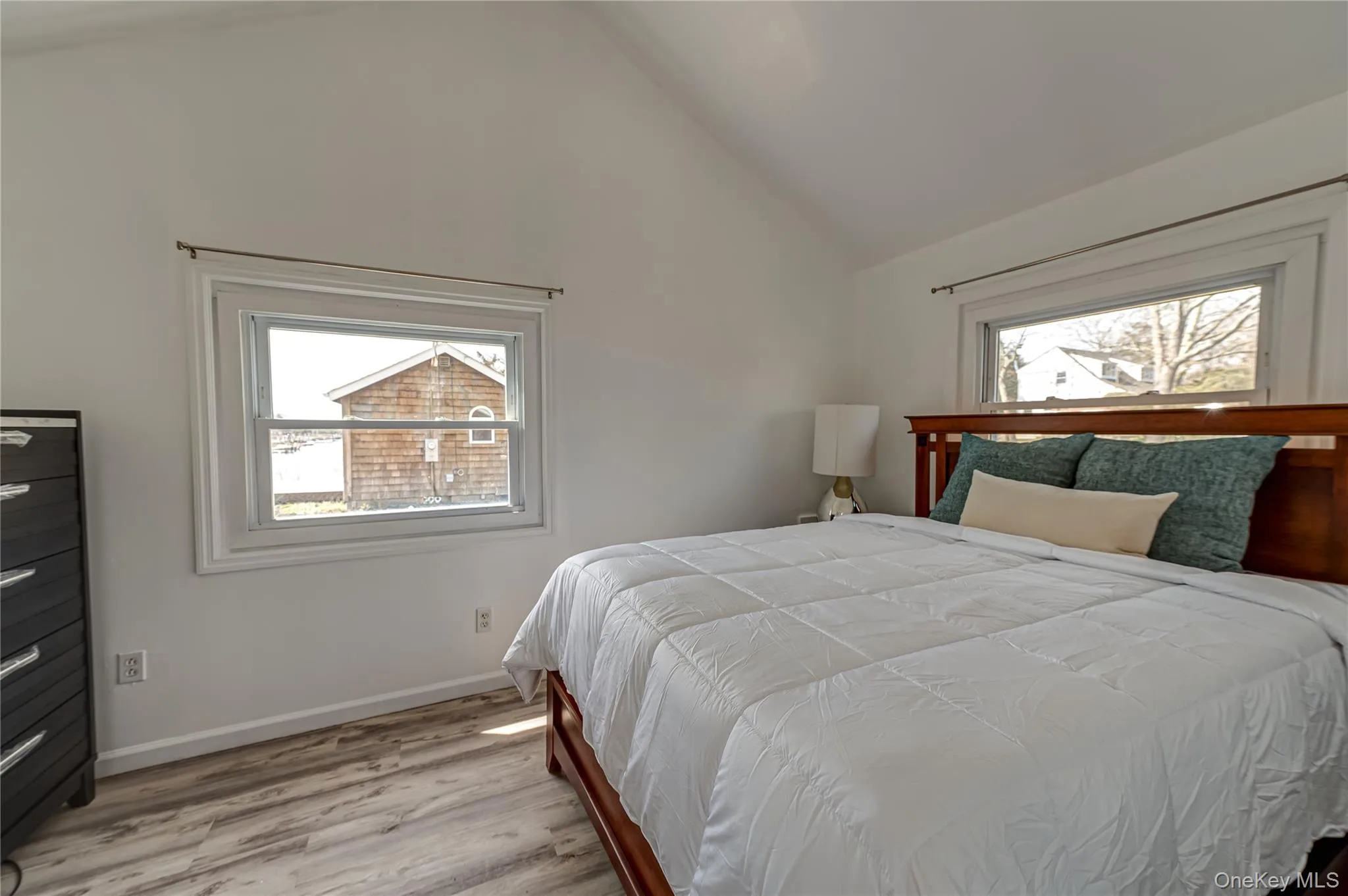 Queen size bedroom Queen size bedroom
