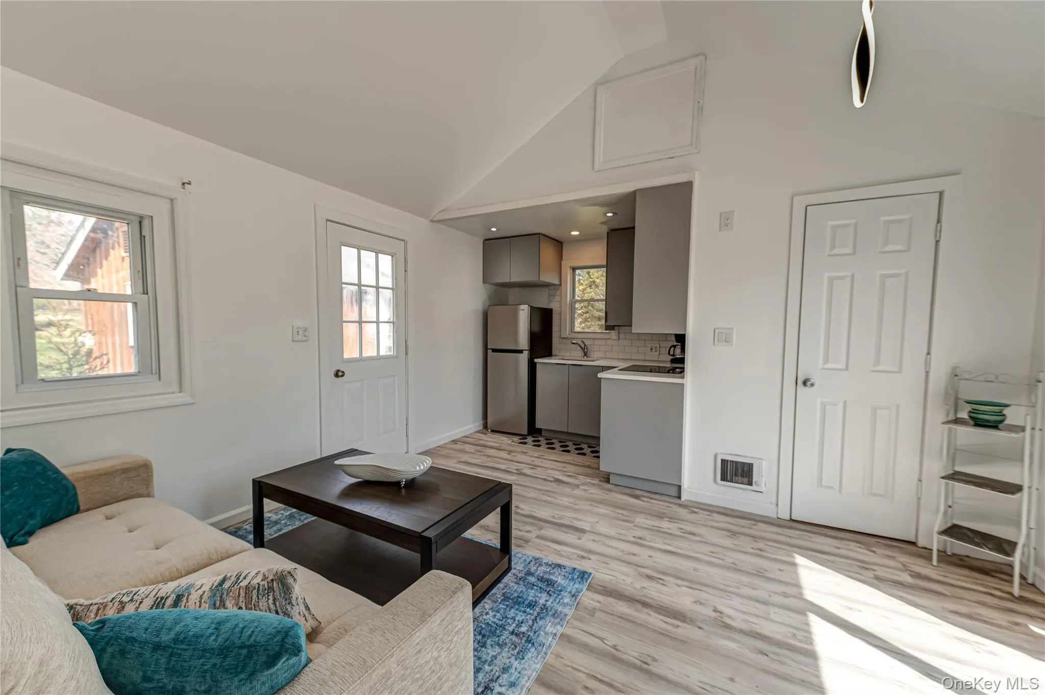 Open to kitchenand dining area Open to kitchenand dining area