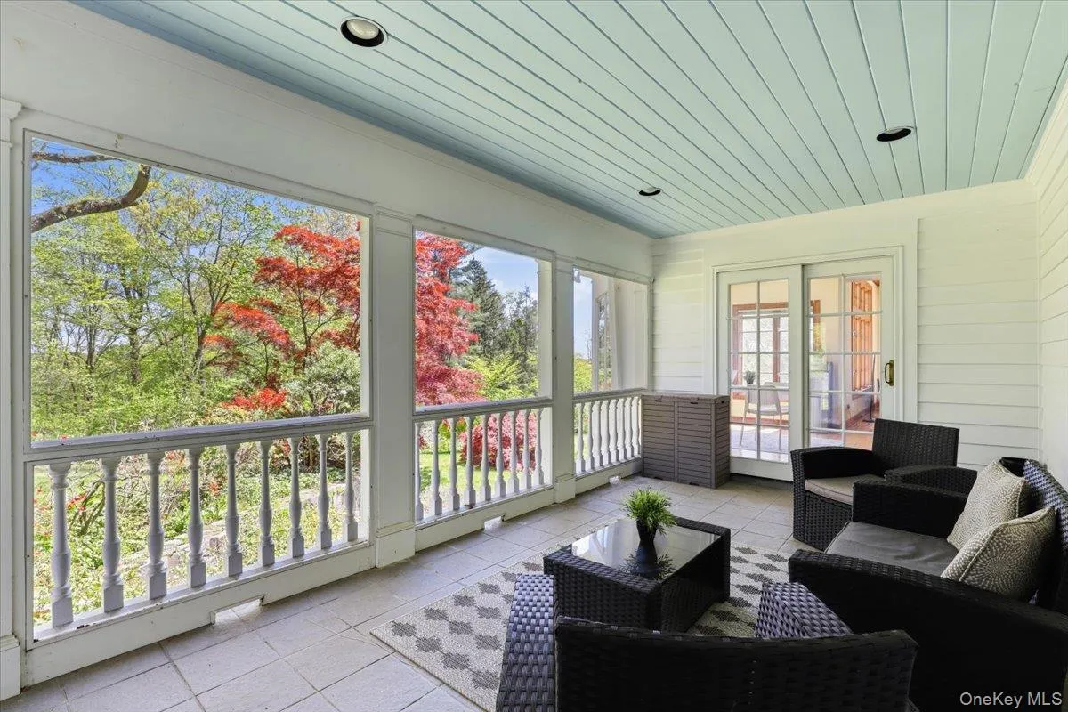 Screened in porch in addition Screened in porch in addition