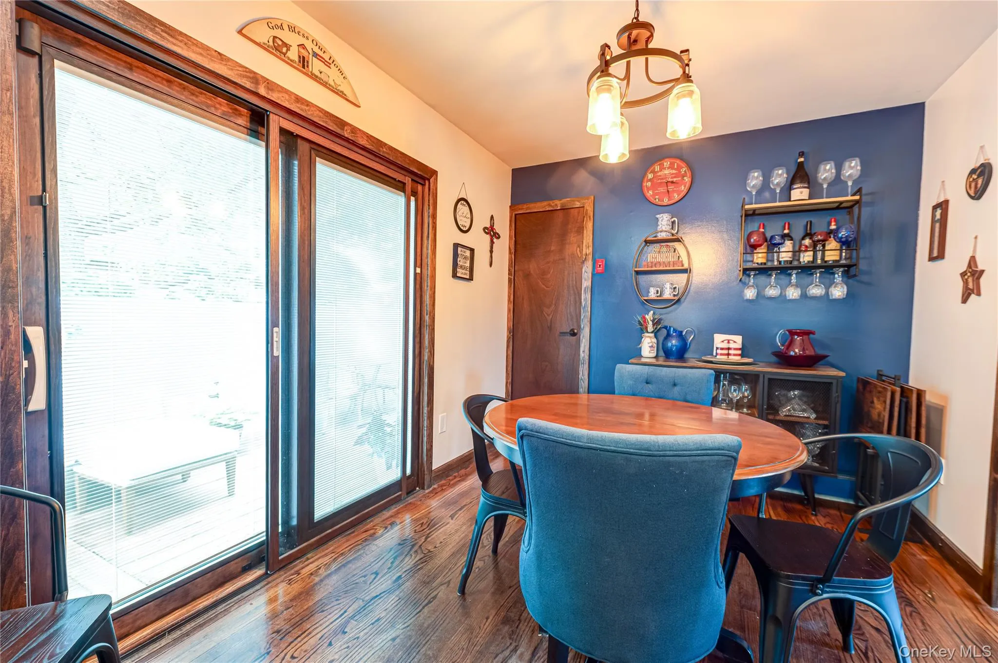 19 Buchanan Avenue, Babylon, NY, 3 Bedrooms Bedrooms, 6 Rooms Rooms,1 BathroomBathrooms,Residential,For Rent,Buchanan,0,1004696 19 Buchanan Avenue, Babylon, NY, 3 Bedrooms Bedrooms, 6 Rooms Rooms,1 BathroomBathrooms,Residential,For Rent,Buchanan,0,1004696