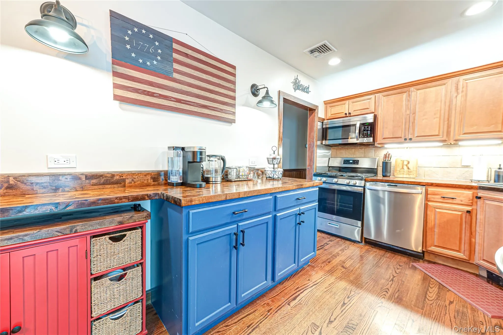 19 Buchanan Avenue, Babylon, NY, 3 Bedrooms Bedrooms, 6 Rooms Rooms,1 BathroomBathrooms,Residential,For Rent,Buchanan,0,1004696 19 Buchanan Avenue, Babylon, NY, 3 Bedrooms Bedrooms, 6 Rooms Rooms,1 BathroomBathrooms,Residential,For Rent,Buchanan,0,1004696