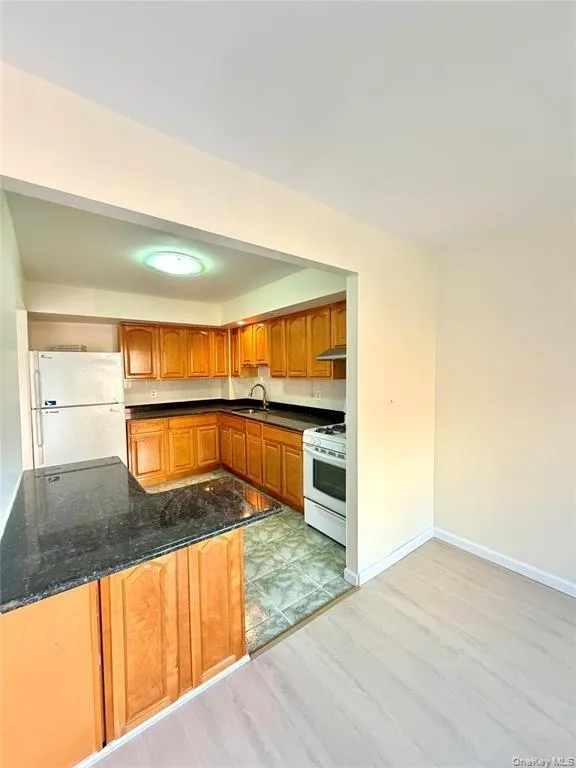 71-34 163rd Street, New York, NY, 3 Bedrooms Bedrooms, 5 Rooms Rooms,2 BathroomsBathrooms,Residential,For Rent,163rd,0,1004708 71-34 163rd Street, New York, NY, 3 Bedrooms Bedrooms, 5 Rooms Rooms,2 BathroomsBathrooms,Residential,For Rent,163rd,0,1004708