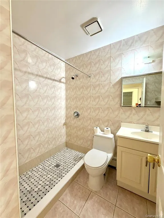 71-34 163rd Street, New York, NY, 3 Bedrooms Bedrooms, 5 Rooms Rooms,2 BathroomsBathrooms,Residential,For Rent,163rd,0,1004708 71-34 163rd Street, New York, NY, 3 Bedrooms Bedrooms, 5 Rooms Rooms,2 BathroomsBathrooms,Residential,For Rent,163rd,0,1004708