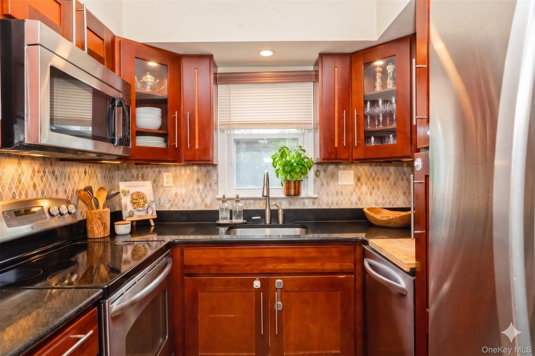 19 Fleetwood Avenue, Huntington, NY, 3 Bedrooms Bedrooms, 7 Rooms Rooms,2 BathroomsBathrooms,Residential,For Rent,Fleetwood,0,1004712 19 Fleetwood Avenue, Huntington, NY, 3 Bedrooms Bedrooms, 7 Rooms Rooms,2 BathroomsBathrooms,Residential,For Rent,Fleetwood,0,1004712
