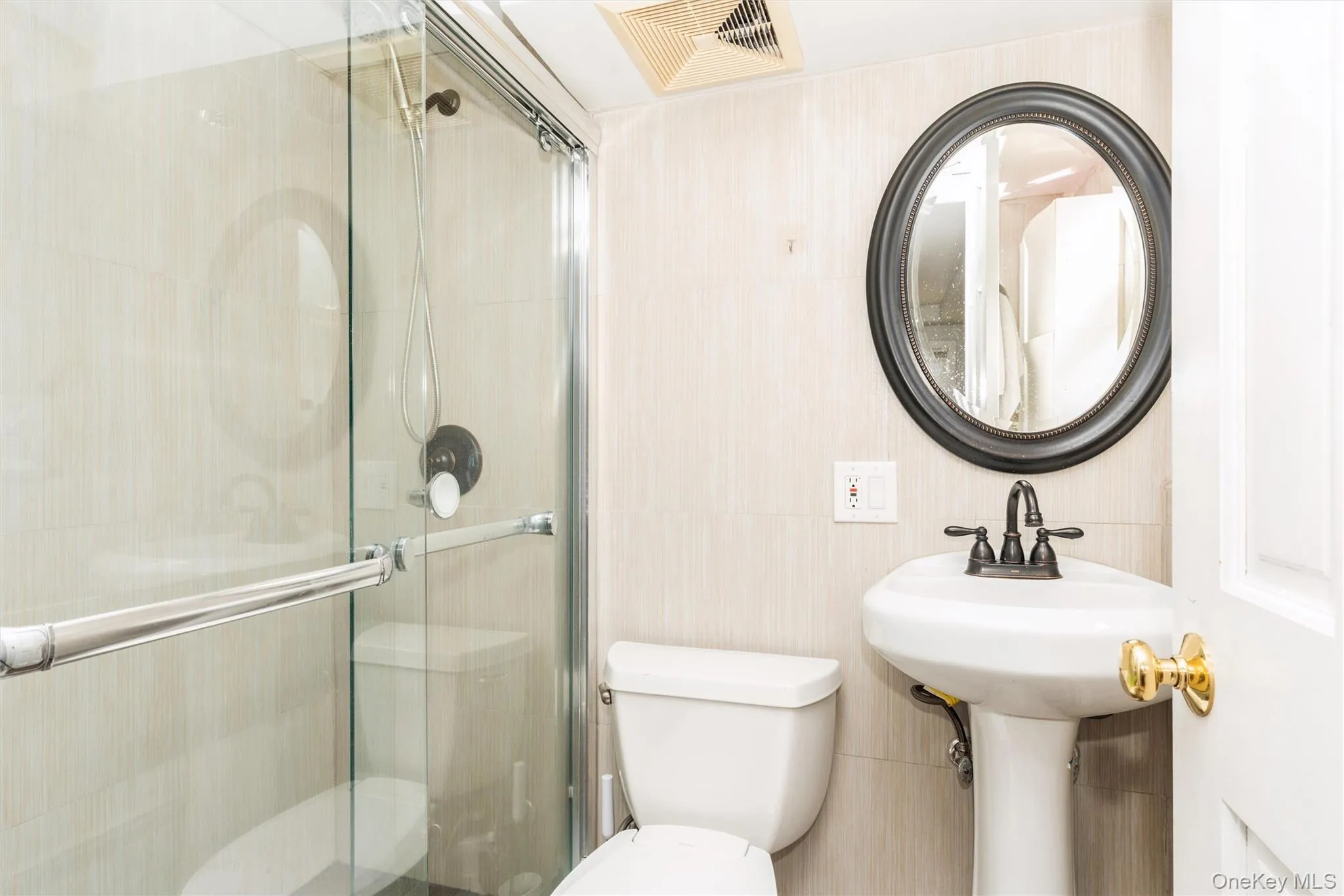19 Fleetwood Avenue, Huntington, NY, 3 Bedrooms Bedrooms, 7 Rooms Rooms,2 BathroomsBathrooms,Residential,For Rent,Fleetwood,0,1004712 19 Fleetwood Avenue, Huntington, NY, 3 Bedrooms Bedrooms, 7 Rooms Rooms,2 BathroomsBathrooms,Residential,For Rent,Fleetwood,0,1004712