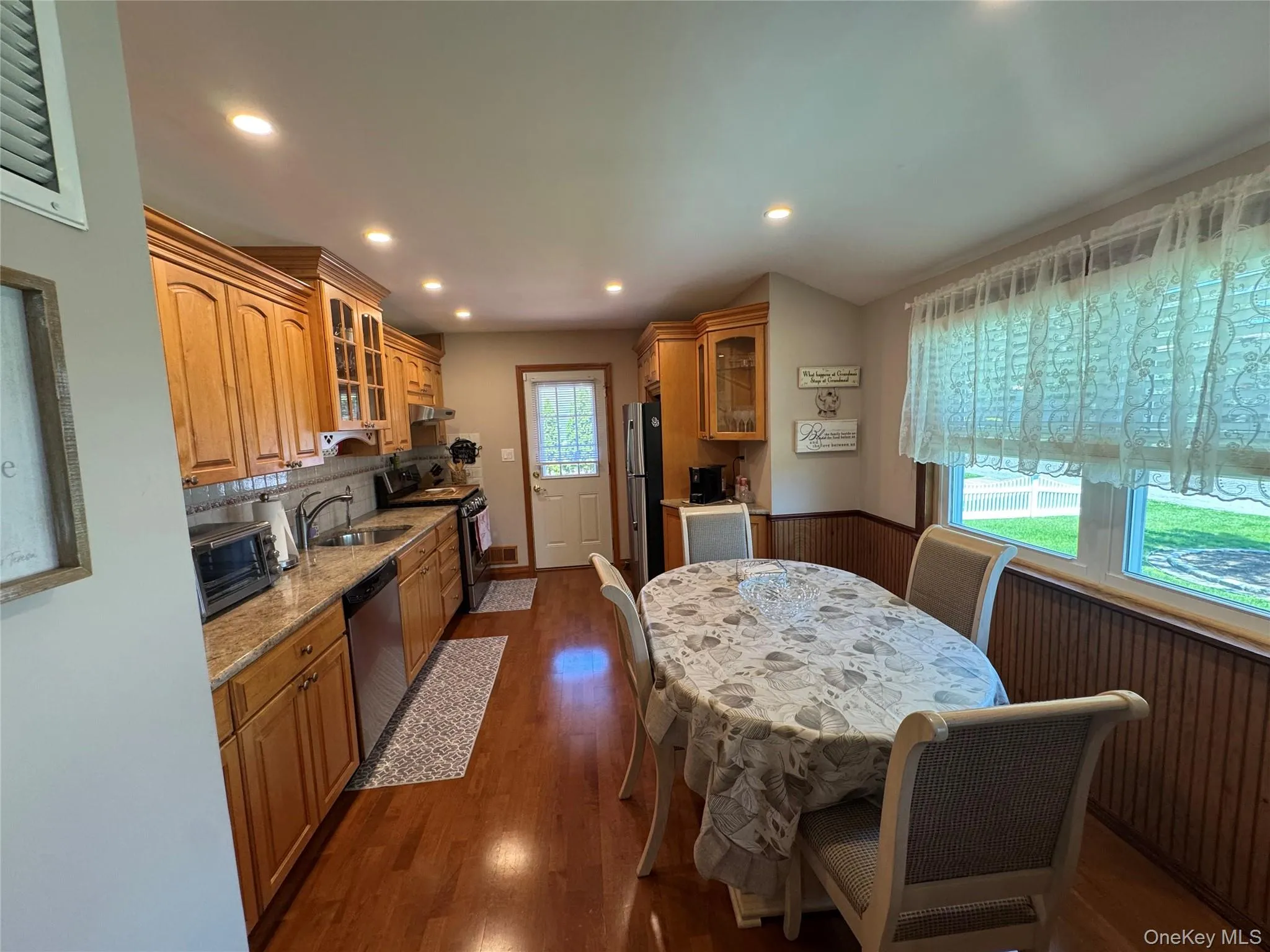 98 8th Street, Babylon, NY, 3 Bedrooms Bedrooms, 6 Rooms Rooms,2 BathroomsBathrooms,Residential,For Rent,8th,0,1004727 98 8th Street, Babylon, NY, 3 Bedrooms Bedrooms, 6 Rooms Rooms,2 BathroomsBathrooms,Residential,For Rent,8th,0,1004727