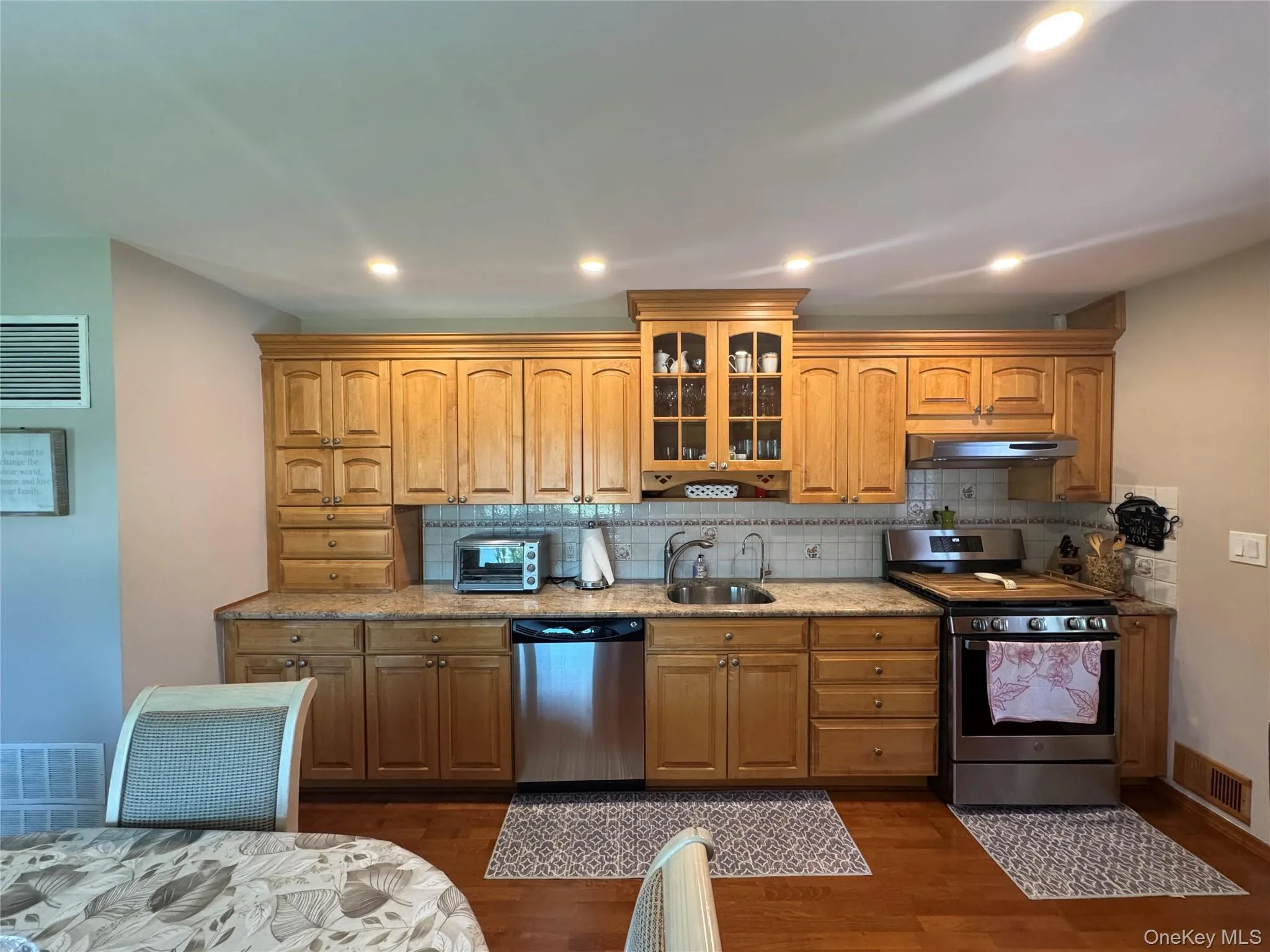 98 8th Street, Babylon, NY, 3 Bedrooms Bedrooms, 6 Rooms Rooms,2 BathroomsBathrooms,Residential,For Rent,8th,0,1004727 98 8th Street, Babylon, NY, 3 Bedrooms Bedrooms, 6 Rooms Rooms,2 BathroomsBathrooms,Residential,For Rent,8th,0,1004727