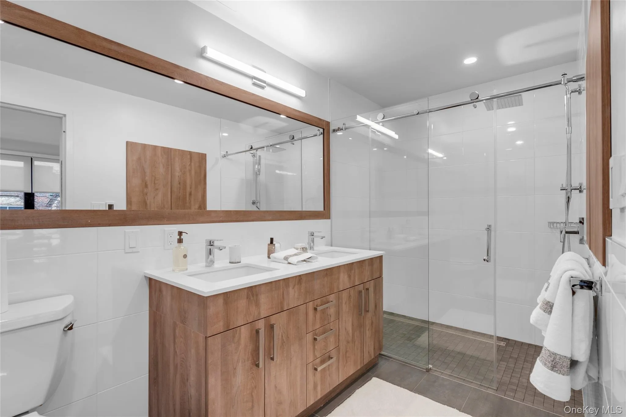 108 Middle Neck Road, North Hempstead, NY, 3 Bedrooms Bedrooms, 6 Rooms Rooms,2 BathroomsBathrooms,Residential Lease,For Rent,Middle Neck,0,1004735 108 Middle Neck Road, North Hempstead, NY, 3 Bedrooms Bedrooms, 6 Rooms Rooms,2 BathroomsBathrooms,Residential Lease,For Rent,Middle Neck,0,1004735