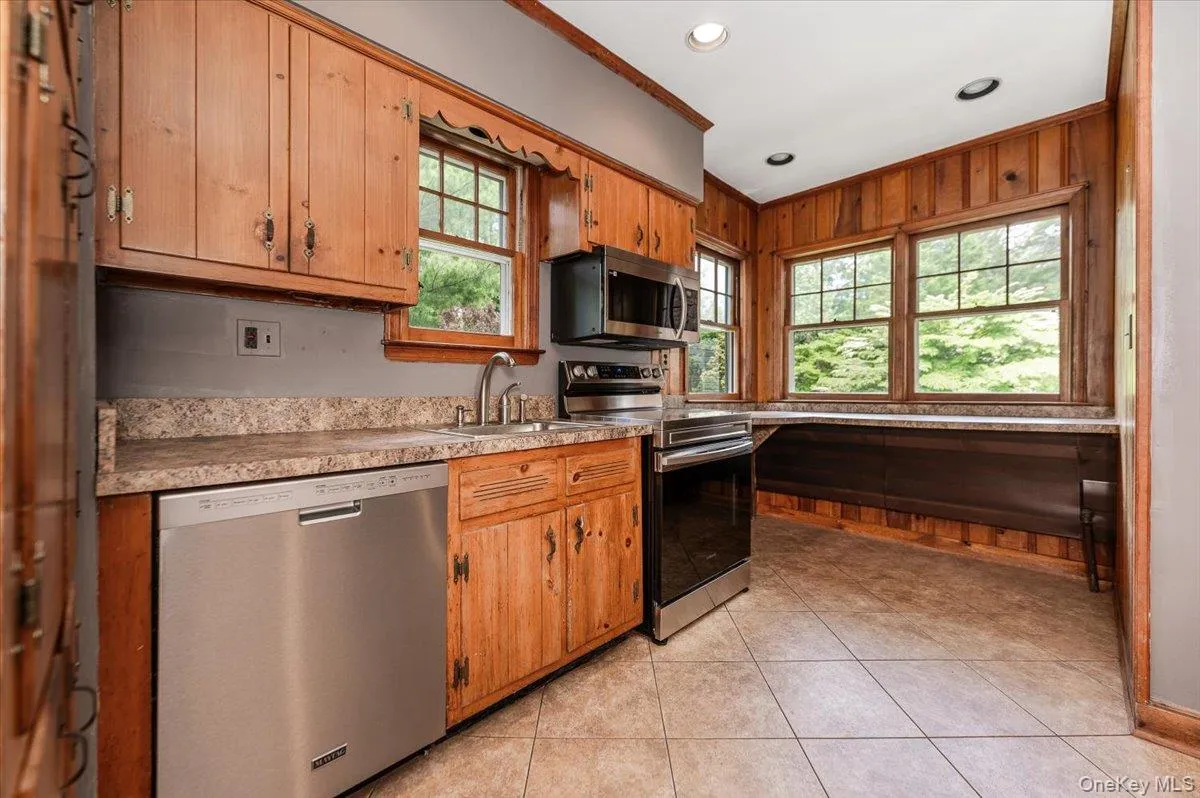 36 Seaview Avenue, Huntington, NY, 4 Bedrooms Bedrooms, 9 Rooms Rooms,2 BathroomsBathrooms,Residential,For Rent,Seaview,0,1004736 36 Seaview Avenue, Huntington, NY, 4 Bedrooms Bedrooms, 9 Rooms Rooms,2 BathroomsBathrooms,Residential,For Rent,Seaview,0,1004736