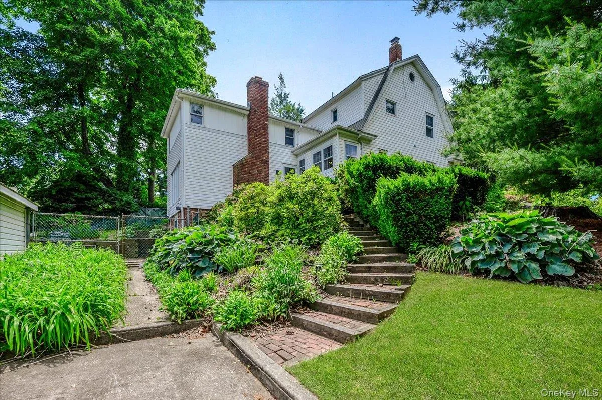36 Seaview Avenue, Huntington, NY, 4 Bedrooms Bedrooms, 9 Rooms Rooms,2 BathroomsBathrooms,Residential,For Rent,Seaview,0,1004736 36 Seaview Avenue, Huntington, NY, 4 Bedrooms Bedrooms, 9 Rooms Rooms,2 BathroomsBathrooms,Residential,For Rent,Seaview,0,1004736