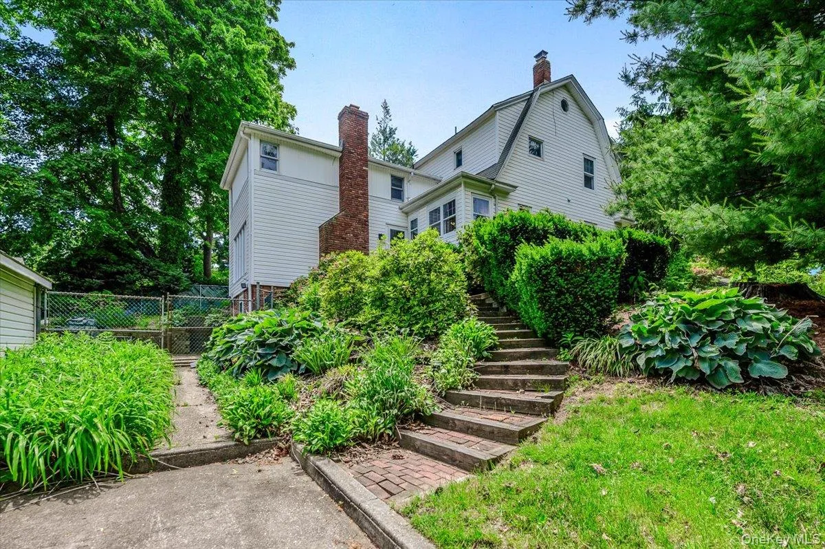 36 Seaview Avenue, Huntington, NY, 4 Bedrooms Bedrooms, 9 Rooms Rooms,2 BathroomsBathrooms,Residential,For Rent,Seaview,0,1004736 36 Seaview Avenue, Huntington, NY, 4 Bedrooms Bedrooms, 9 Rooms Rooms,2 BathroomsBathrooms,Residential,For Rent,Seaview,0,1004736