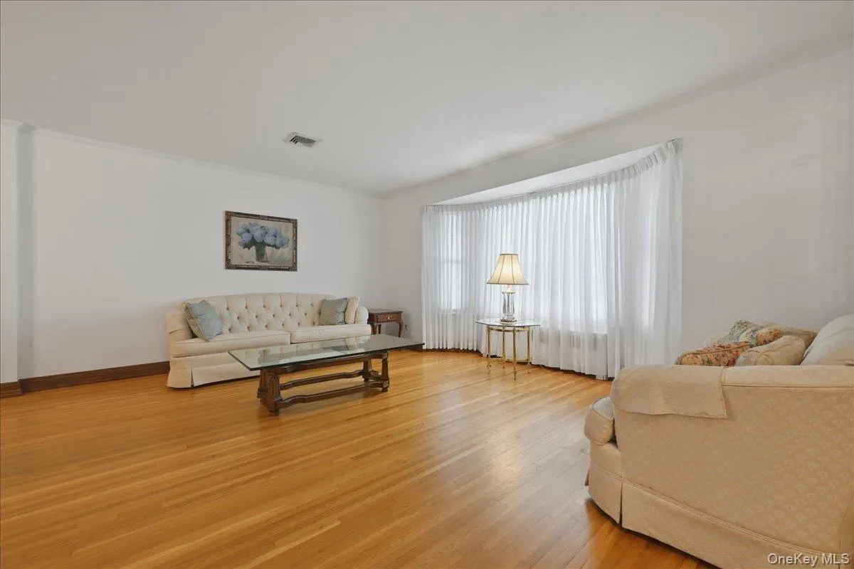 17 Avon Road, Oyster Bay, NY, 3 Bedrooms Bedrooms, 8 Rooms Rooms,3 BathroomsBathrooms,Residential,For Rent,Avon,0,1004743 17 Avon Road, Oyster Bay, NY, 3 Bedrooms Bedrooms, 8 Rooms Rooms,3 BathroomsBathrooms,Residential,For Rent,Avon,0,1004743