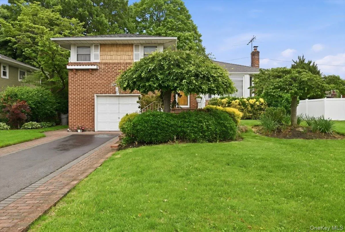 17 Avon Road, Oyster Bay, NY, 3 Bedrooms Bedrooms, 8 Rooms Rooms,3 BathroomsBathrooms,Residential,For Rent,Avon,0,1004743 17 Avon Road, Oyster Bay, NY, 3 Bedrooms Bedrooms, 8 Rooms Rooms,3 BathroomsBathrooms,Residential,For Rent,Avon,0,1004743