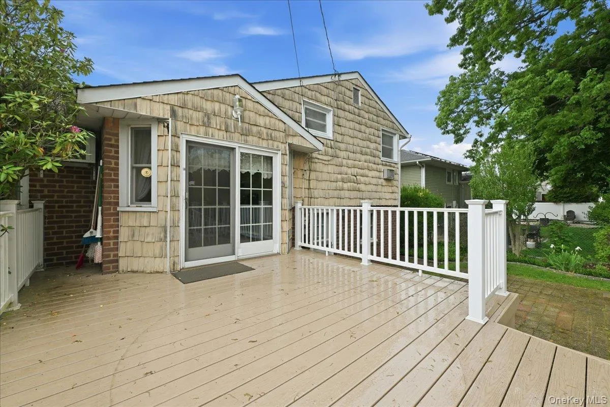 17 Avon Road, Oyster Bay, NY, 3 Bedrooms Bedrooms, 8 Rooms Rooms,3 BathroomsBathrooms,Residential,For Rent,Avon,0,1004743 17 Avon Road, Oyster Bay, NY, 3 Bedrooms Bedrooms, 8 Rooms Rooms,3 BathroomsBathrooms,Residential,For Rent,Avon,0,1004743