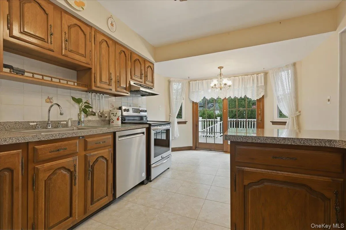 17 Avon Road, Oyster Bay, NY, 3 Bedrooms Bedrooms, 8 Rooms Rooms,3 BathroomsBathrooms,Residential,For Rent,Avon,0,1004743 17 Avon Road, Oyster Bay, NY, 3 Bedrooms Bedrooms, 8 Rooms Rooms,3 BathroomsBathrooms,Residential,For Rent,Avon,0,1004743