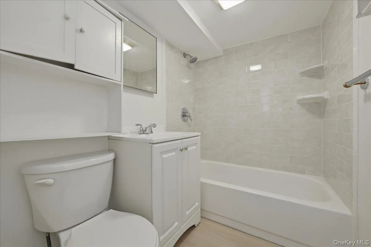 17 Avon Road, Oyster Bay, NY, 3 Bedrooms Bedrooms, 8 Rooms Rooms,3 BathroomsBathrooms,Residential,For Rent,Avon,0,1004743 17 Avon Road, Oyster Bay, NY, 3 Bedrooms Bedrooms, 8 Rooms Rooms,3 BathroomsBathrooms,Residential,For Rent,Avon,0,1004743