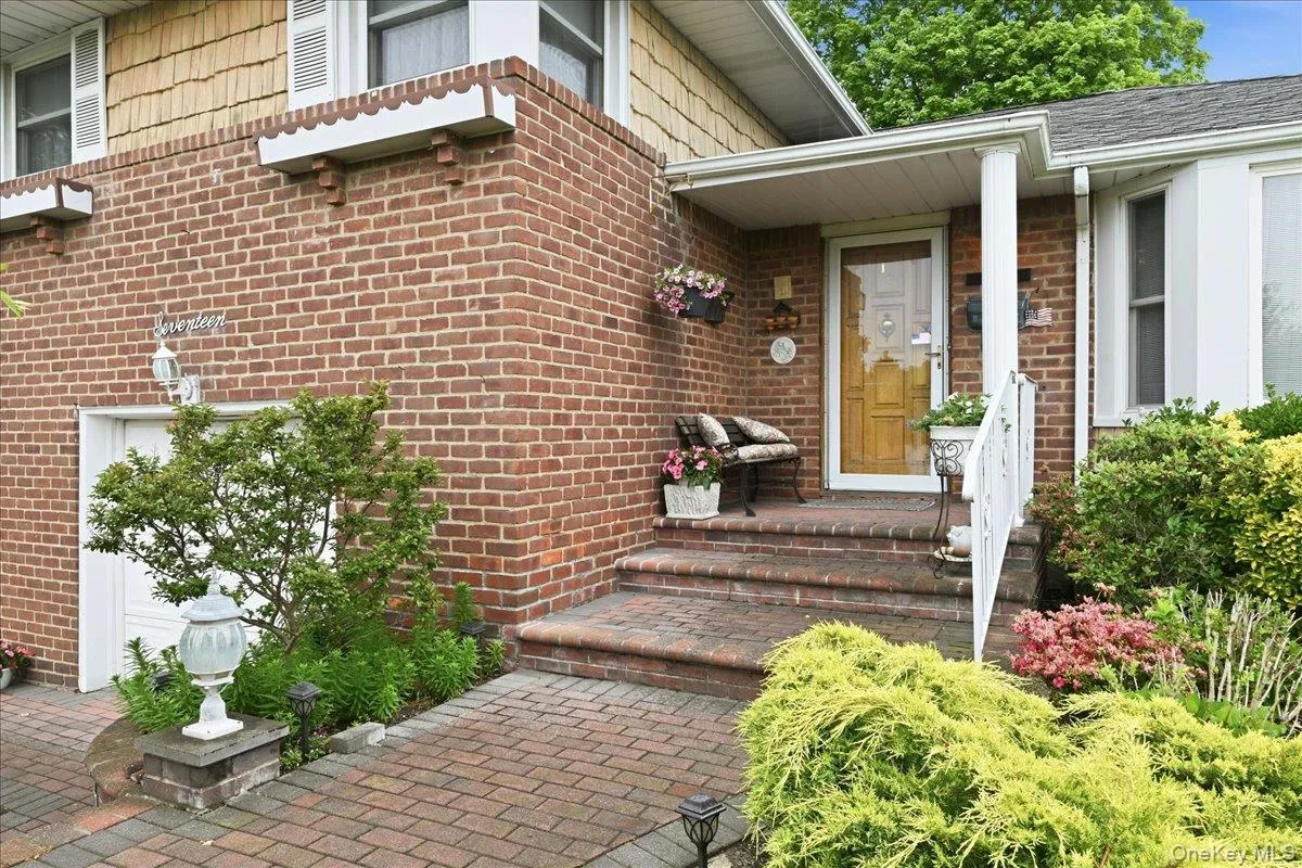 17 Avon Road, Oyster Bay, NY, 3 Bedrooms Bedrooms, 8 Rooms Rooms,3 BathroomsBathrooms,Residential,For Rent,Avon,0,1004743 17 Avon Road, Oyster Bay, NY, 3 Bedrooms Bedrooms, 8 Rooms Rooms,3 BathroomsBathrooms,Residential,For Rent,Avon,0,1004743