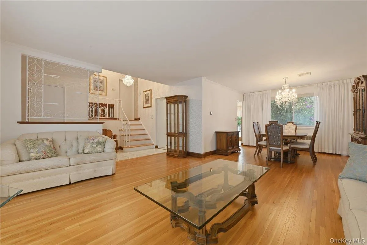 17 Avon Road, Oyster Bay, NY, 3 Bedrooms Bedrooms, 8 Rooms Rooms,3 BathroomsBathrooms,Residential,For Rent,Avon,0,1004743 17 Avon Road, Oyster Bay, NY, 3 Bedrooms Bedrooms, 8 Rooms Rooms,3 BathroomsBathrooms,Residential,For Rent,Avon,0,1004743