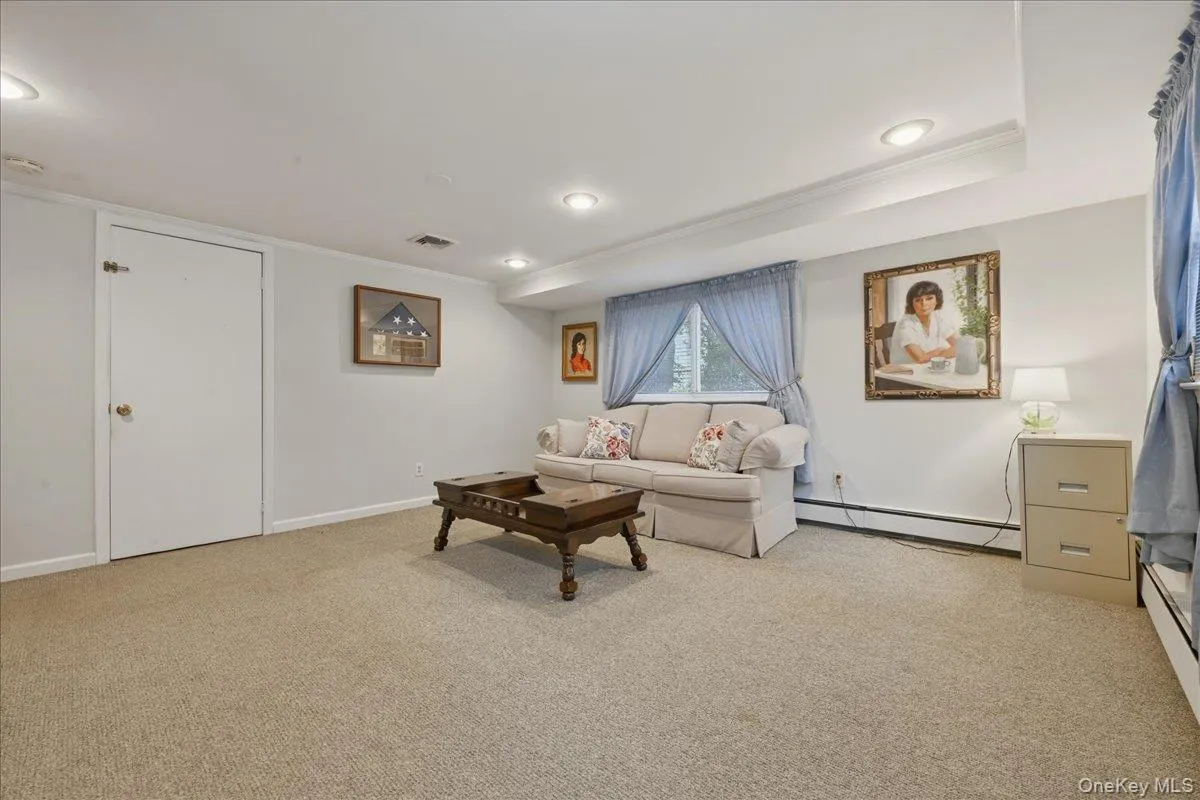 17 Avon Road, Oyster Bay, NY, 3 Bedrooms Bedrooms, 8 Rooms Rooms,3 BathroomsBathrooms,Residential,For Rent,Avon,0,1004743 17 Avon Road, Oyster Bay, NY, 3 Bedrooms Bedrooms, 8 Rooms Rooms,3 BathroomsBathrooms,Residential,For Rent,Avon,0,1004743