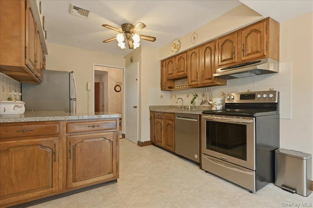 17 Avon Road, Oyster Bay, NY, 3 Bedrooms Bedrooms, 8 Rooms Rooms,3 BathroomsBathrooms,Residential,For Rent,Avon,0,1004743 17 Avon Road, Oyster Bay, NY, 3 Bedrooms Bedrooms, 8 Rooms Rooms,3 BathroomsBathrooms,Residential,For Rent,Avon,0,1004743