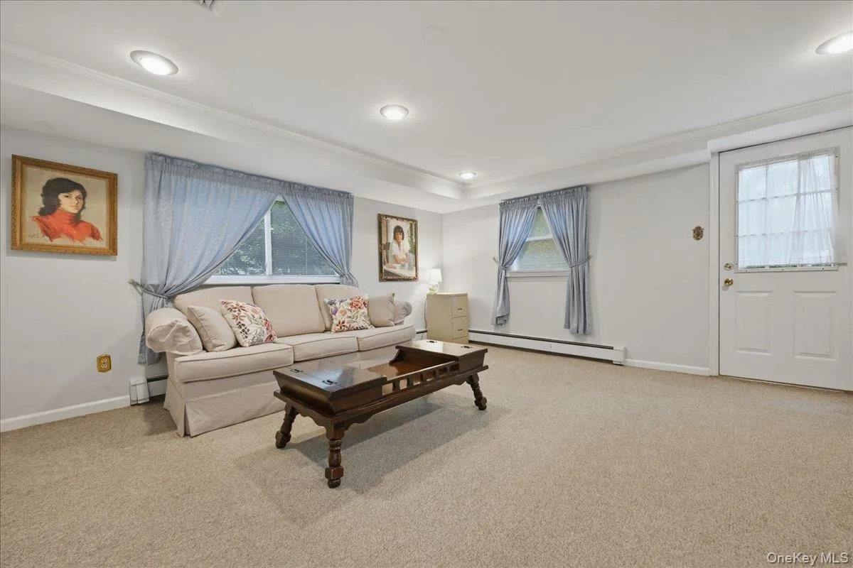 17 Avon Road, Oyster Bay, NY, 3 Bedrooms Bedrooms, 8 Rooms Rooms,3 BathroomsBathrooms,Residential,For Rent,Avon,0,1004743 17 Avon Road, Oyster Bay, NY, 3 Bedrooms Bedrooms, 8 Rooms Rooms,3 BathroomsBathrooms,Residential,For Rent,Avon,0,1004743