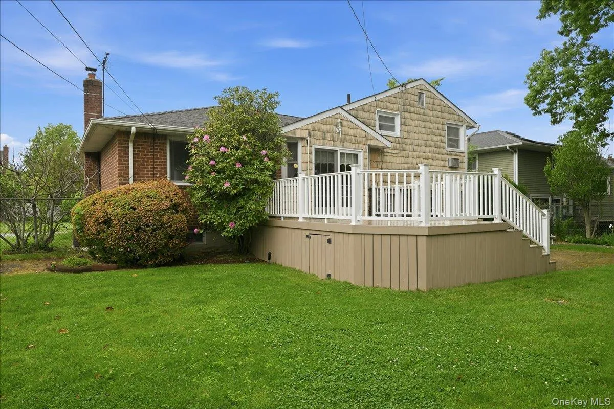 17 Avon Road, Oyster Bay, NY, 3 Bedrooms Bedrooms, 8 Rooms Rooms,3 BathroomsBathrooms,Residential,For Rent,Avon,0,1004743 17 Avon Road, Oyster Bay, NY, 3 Bedrooms Bedrooms, 8 Rooms Rooms,3 BathroomsBathrooms,Residential,For Rent,Avon,0,1004743