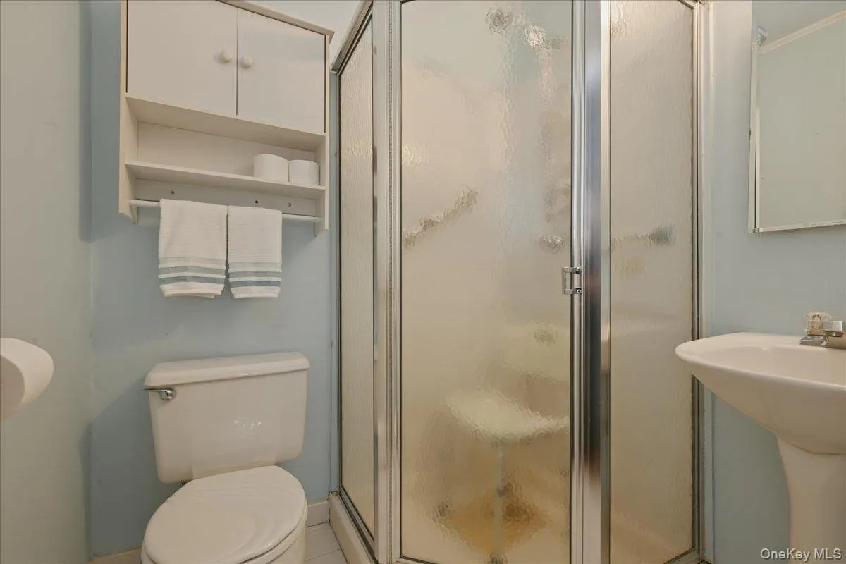 17 Avon Road, Oyster Bay, NY, 3 Bedrooms Bedrooms, 8 Rooms Rooms,3 BathroomsBathrooms,Residential,For Rent,Avon,0,1004743 17 Avon Road, Oyster Bay, NY, 3 Bedrooms Bedrooms, 8 Rooms Rooms,3 BathroomsBathrooms,Residential,For Rent,Avon,0,1004743