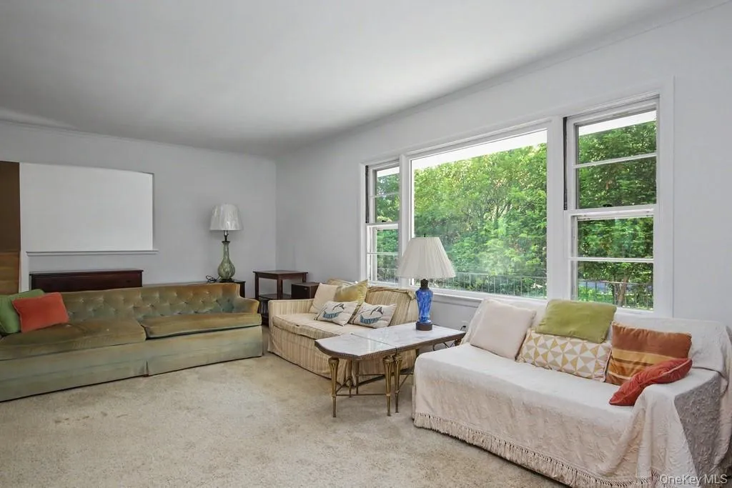 Living Room has picture window Living Room has picture window