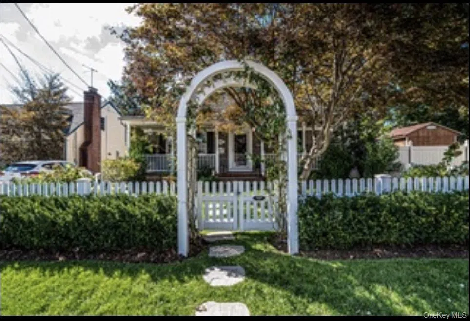 1984 Russell Street, Hempstead, NY, 4 Bedrooms Bedrooms, 6 Rooms Rooms,2 BathroomsBathrooms,Residential,For Rent,Russell,0,1004764 1984 Russell Street, Hempstead, NY, 4 Bedrooms Bedrooms, 6 Rooms Rooms,2 BathroomsBathrooms,Residential,For Rent,Russell,0,1004764