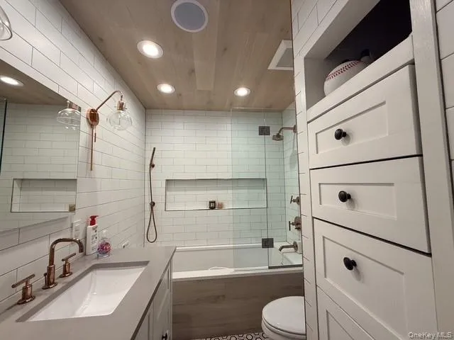 1984 Russell Street, Hempstead, NY, 4 Bedrooms Bedrooms, 6 Rooms Rooms,2 BathroomsBathrooms,Residential,For Rent,Russell,0,1004764 1984 Russell Street, Hempstead, NY, 4 Bedrooms Bedrooms, 6 Rooms Rooms,2 BathroomsBathrooms,Residential,For Rent,Russell,0,1004764