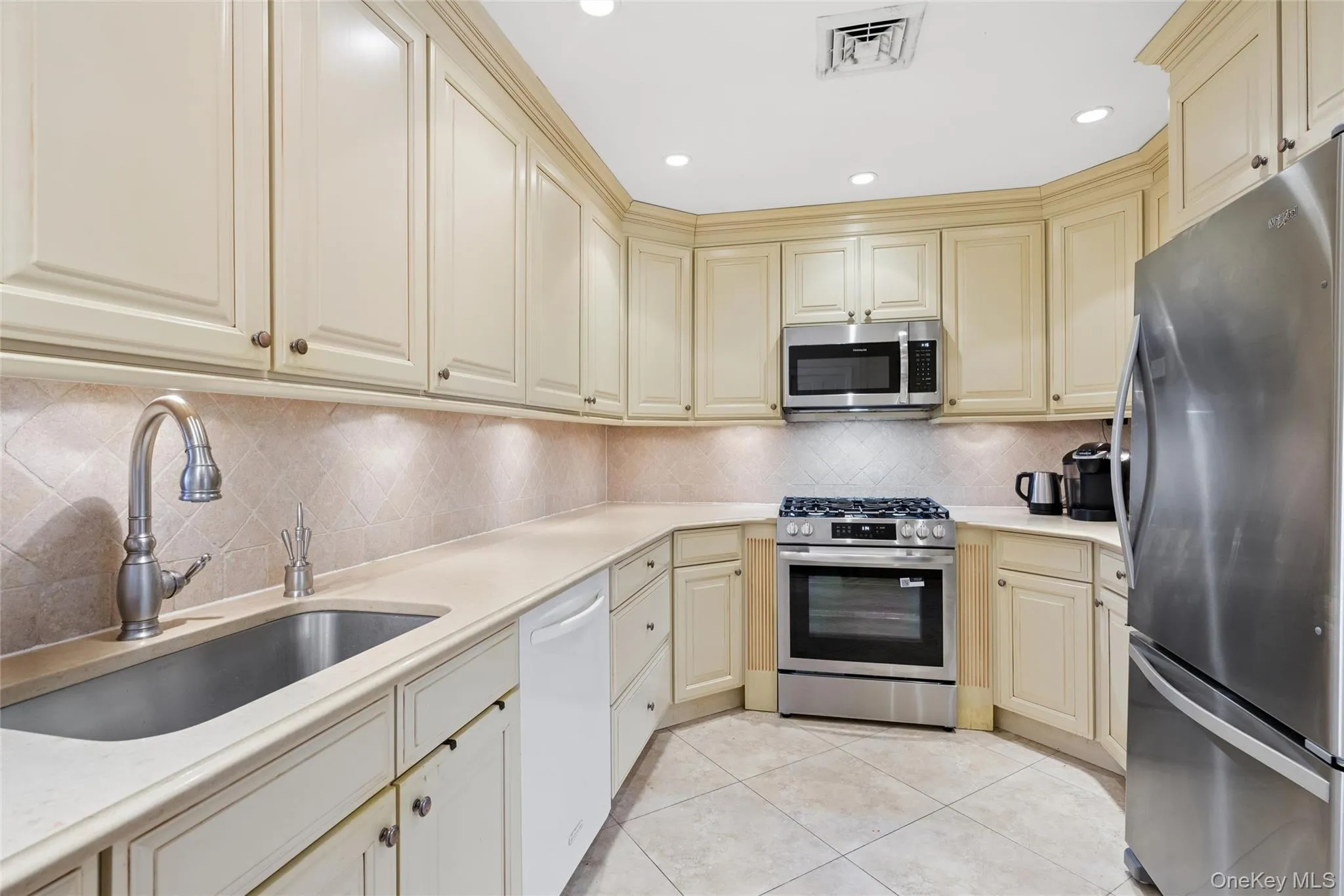 8 Hastings Road, Hempstead, NY, 3 Bedrooms Bedrooms, 6 Rooms Rooms,2 BathroomsBathrooms,Residential,For Rent,Hastings,0,KEY1004765 8 Hastings Road, Hempstead, NY, 3 Bedrooms Bedrooms, 6 Rooms Rooms,2 BathroomsBathrooms,Residential,For Rent,Hastings,0,KEY1004765