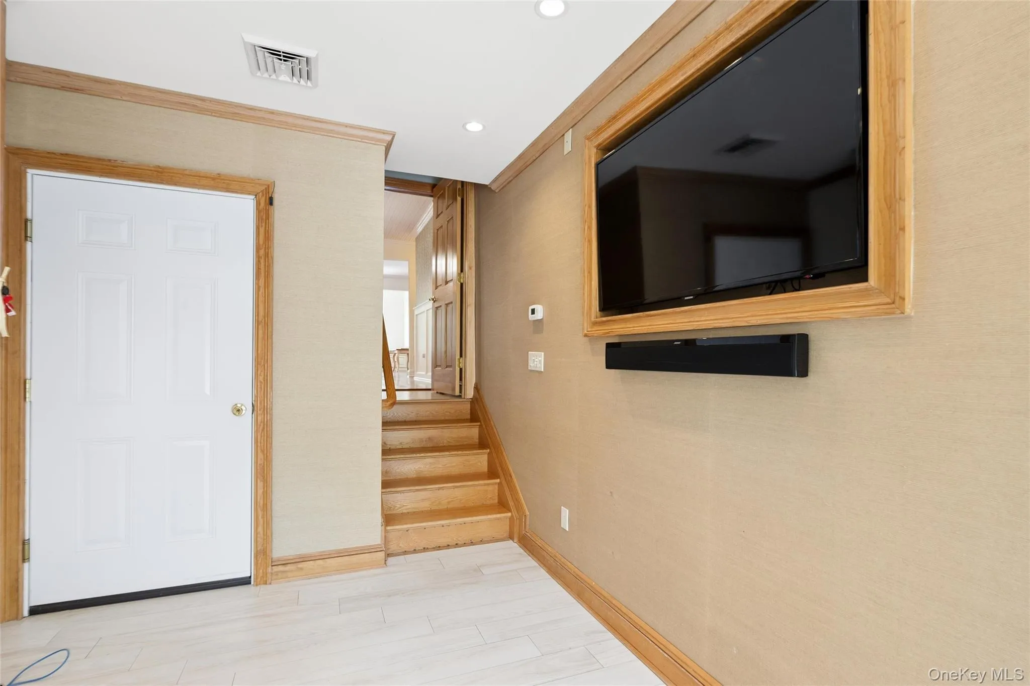 with 1/2 bath with 1/2 bath