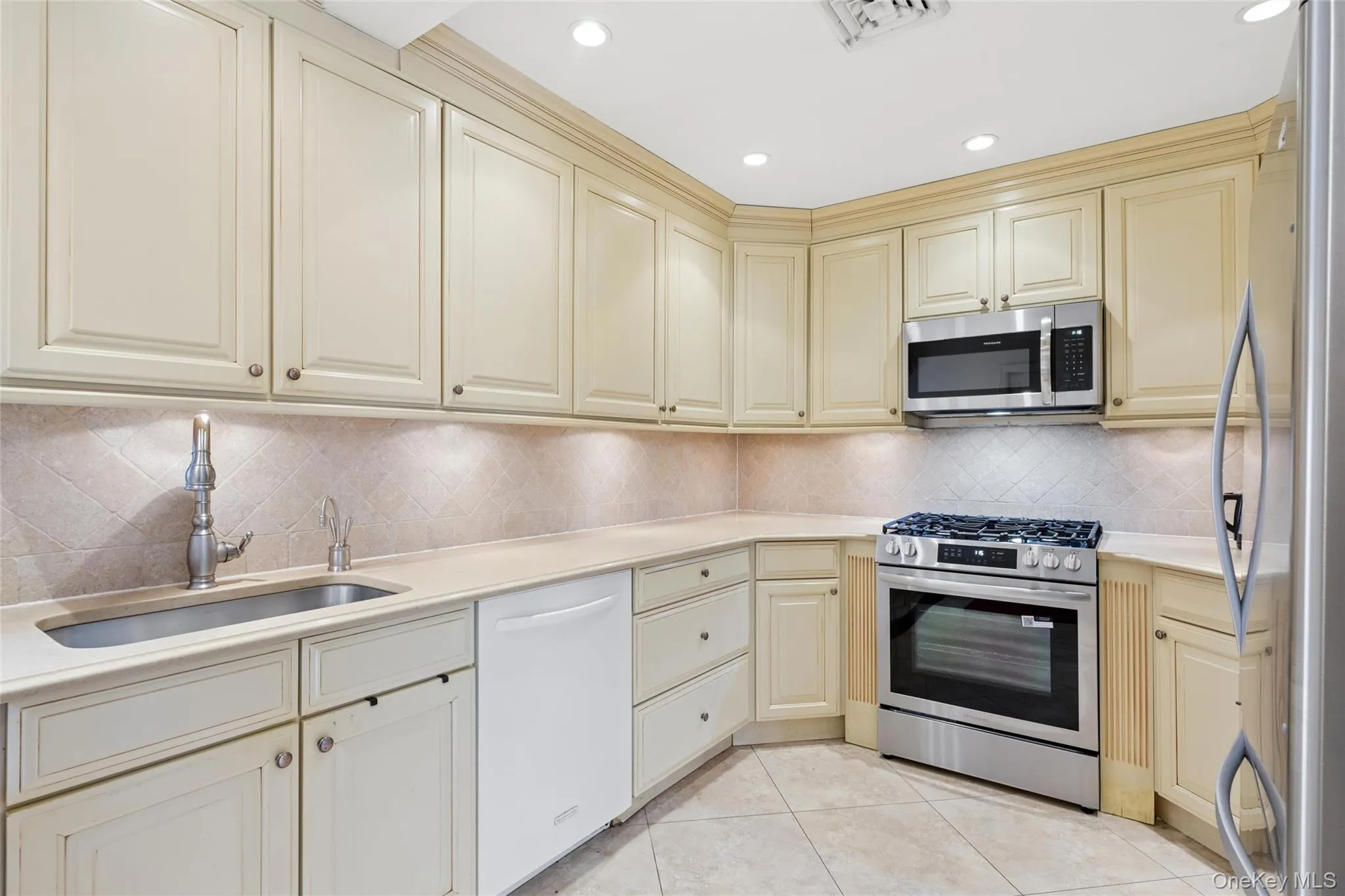 8 Hastings Road, Hempstead, NY, 3 Bedrooms Bedrooms, 6 Rooms Rooms,2 BathroomsBathrooms,Residential,For Rent,Hastings,0,KEY1004765 8 Hastings Road, Hempstead, NY, 3 Bedrooms Bedrooms, 6 Rooms Rooms,2 BathroomsBathrooms,Residential,For Rent,Hastings,0,KEY1004765