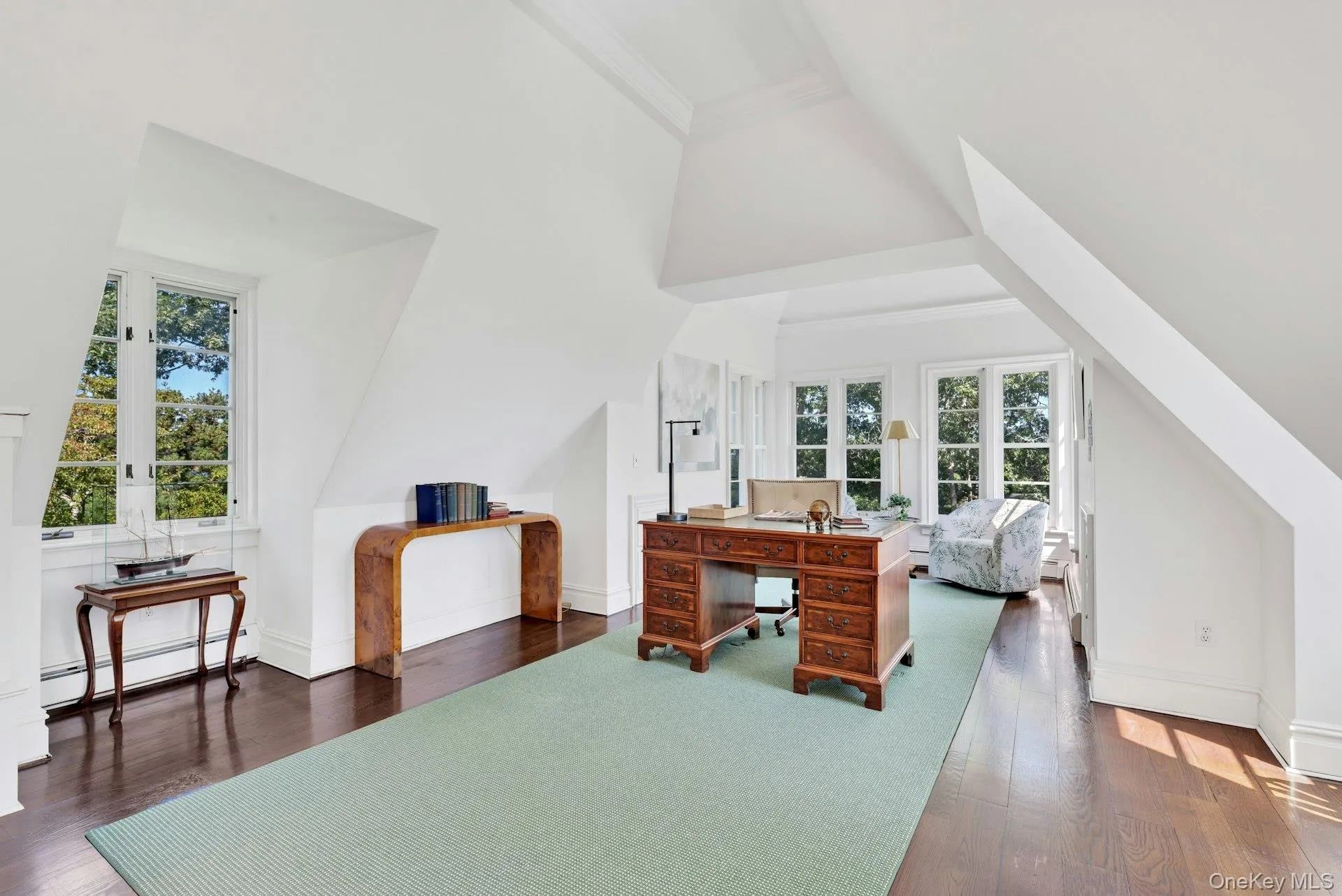 41 Niamogue Lane, Southampton, New York 11959