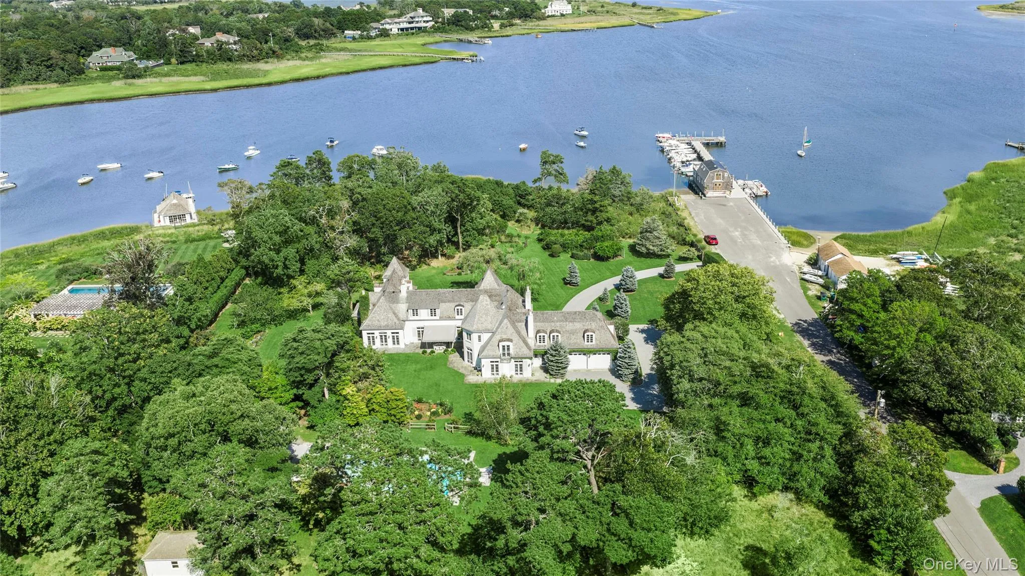 41 Niamogue Lane, Southampton, New York 11959