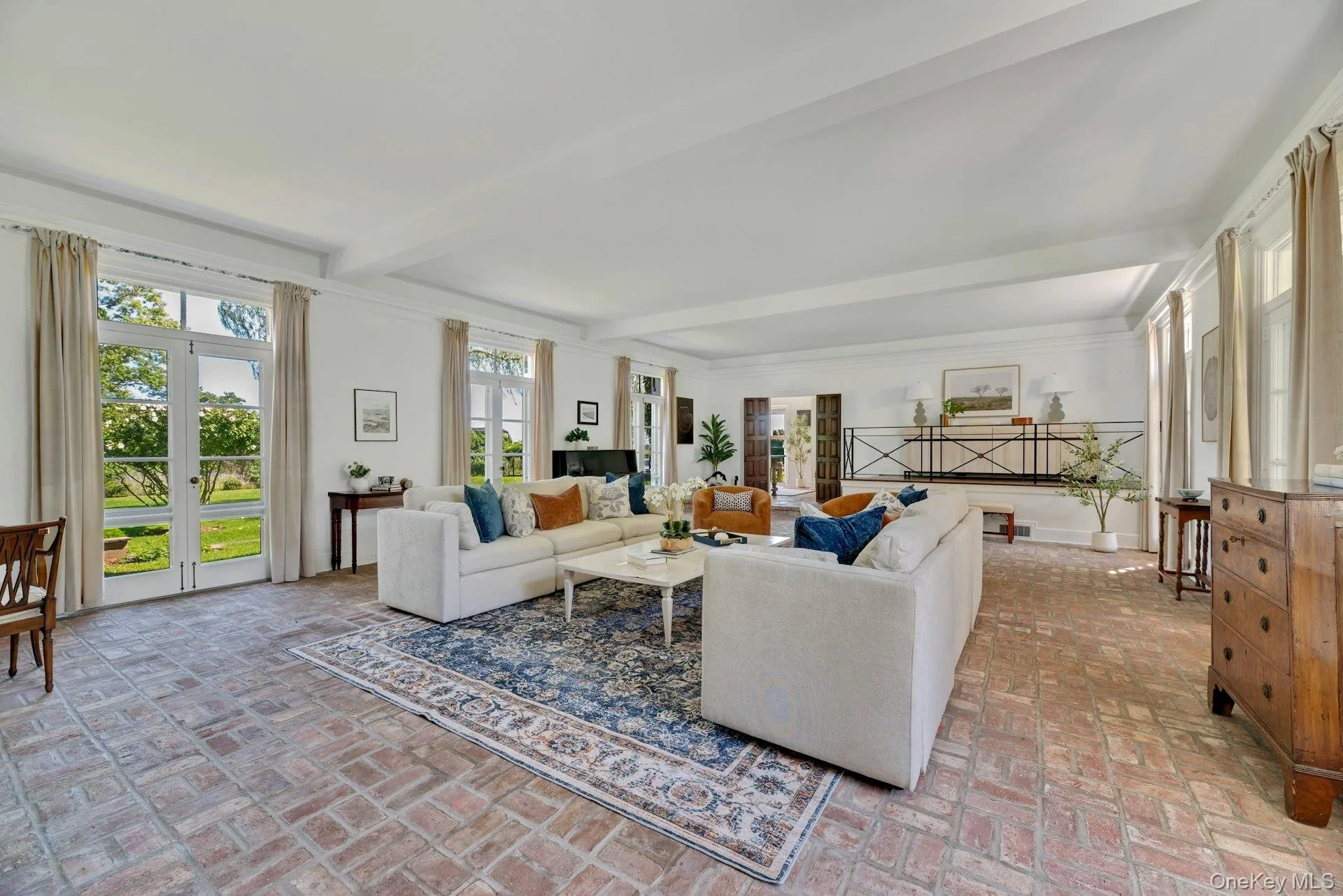 41 Niamogue Lane, Southampton, New York 11959