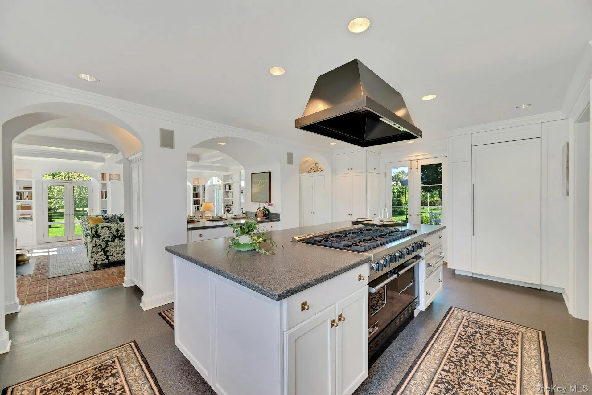 41 Niamogue Lane, Southampton, New York 11959