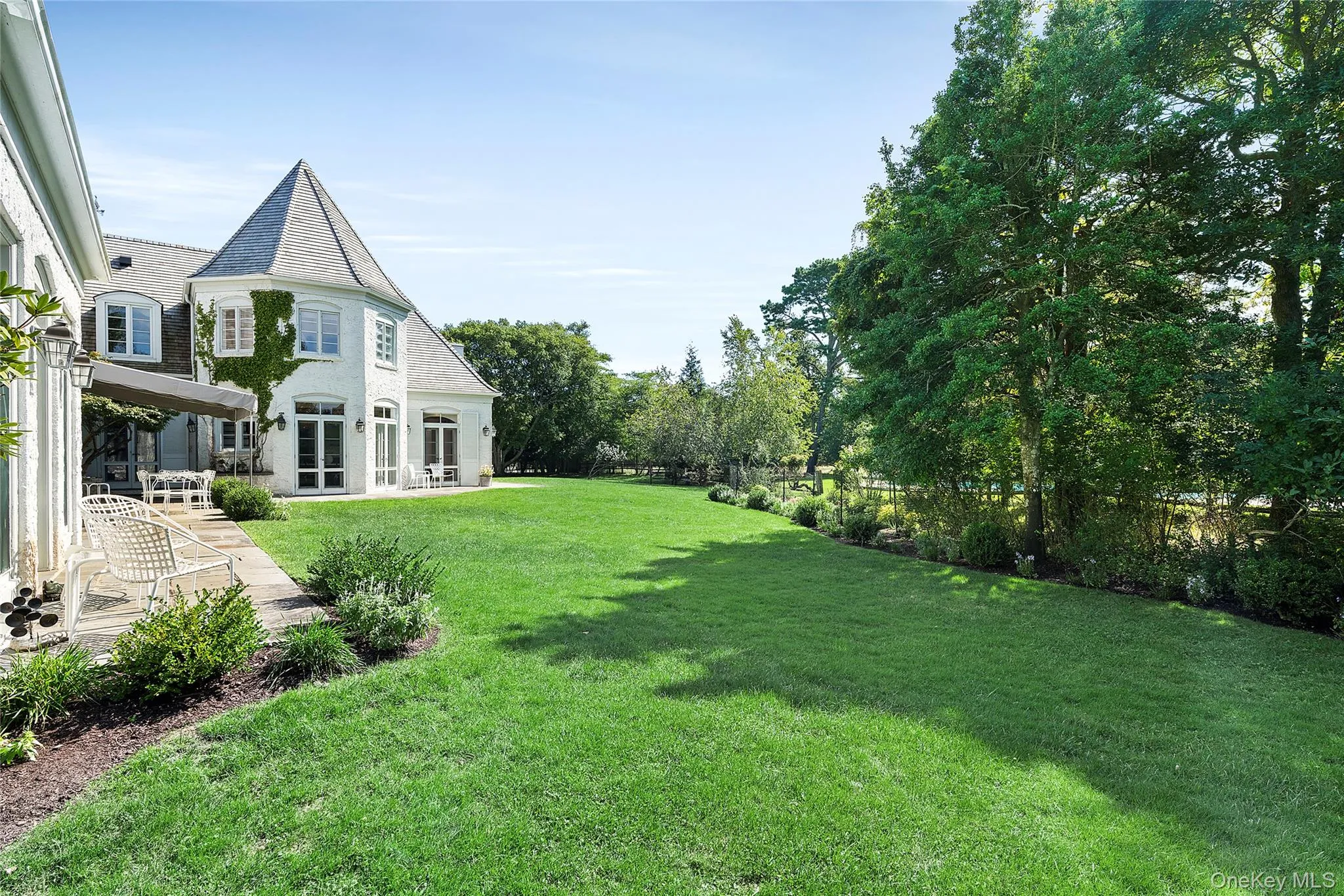 41 Niamogue Lane, Southampton, New York 11959