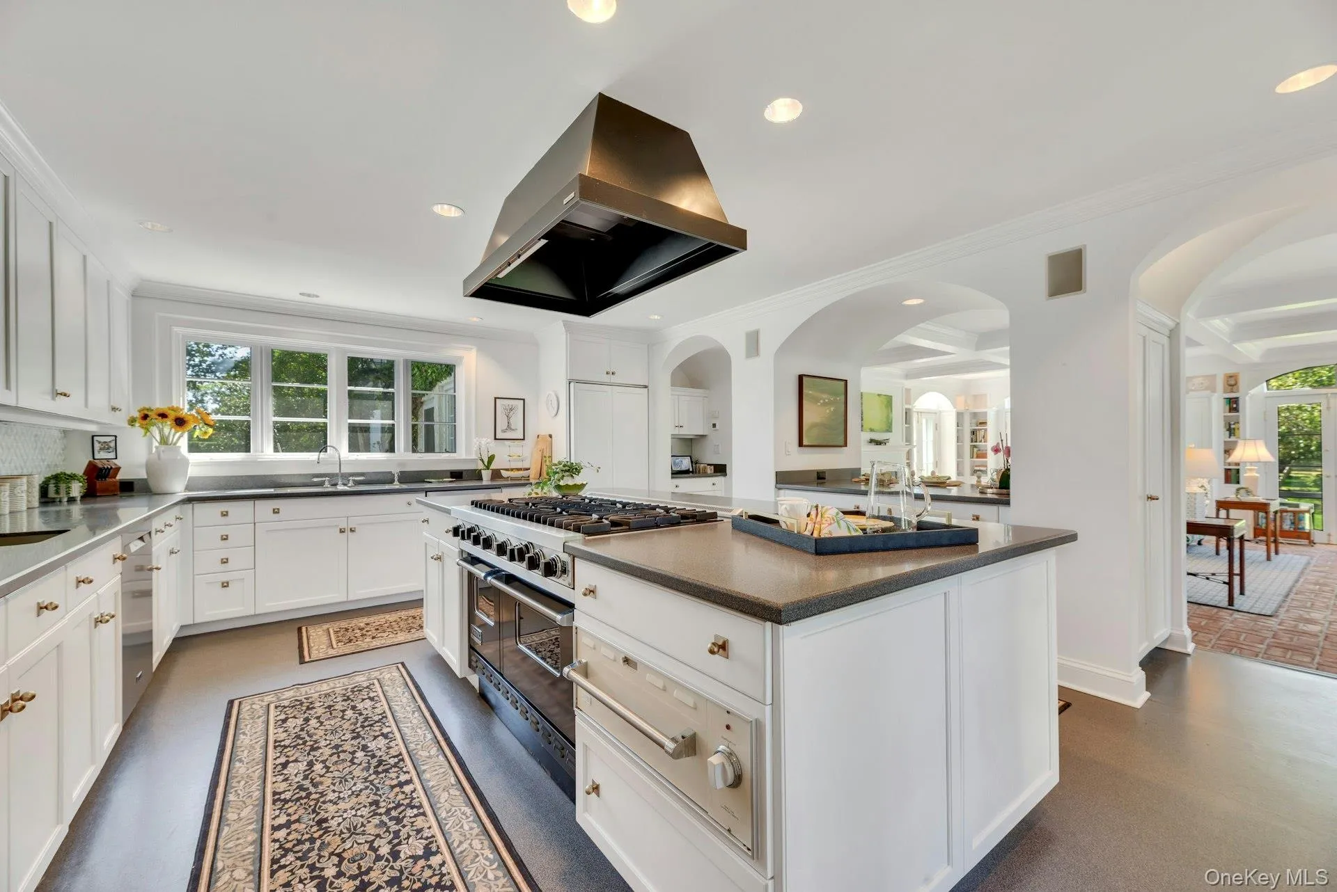 41 Niamogue Lane, Southampton, New York 11959