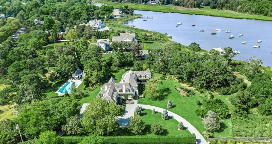 41 Niamogue Lane, Southampton, New York 11959