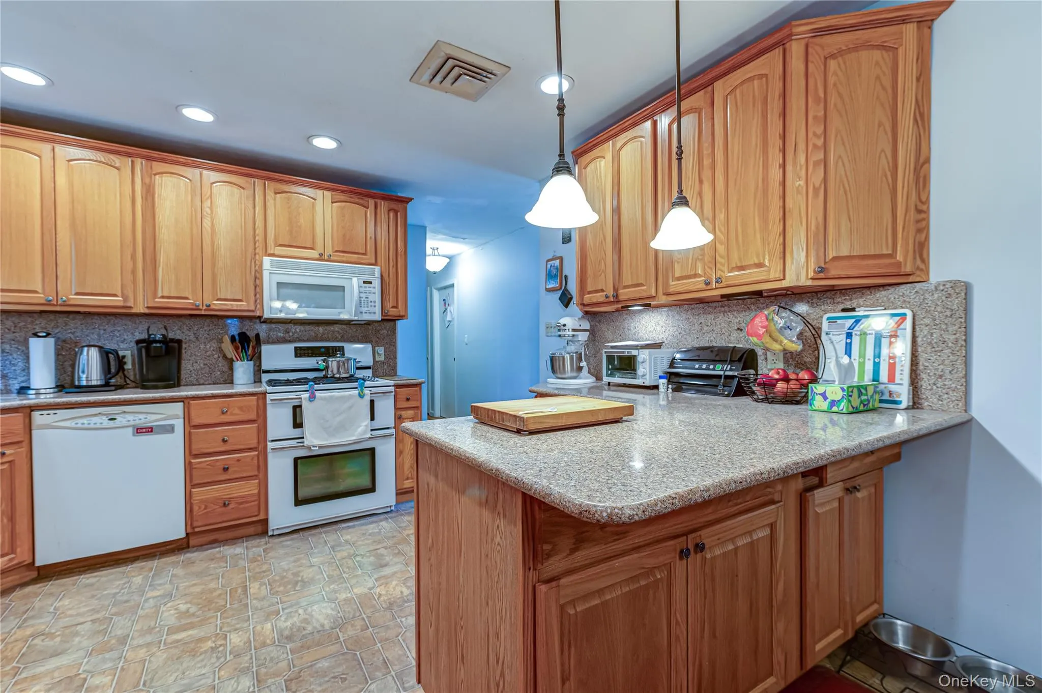 9 Beach Avenue, Brookhaven, NY, 3 Bedrooms Bedrooms, 6 Rooms Rooms,1 BathroomBathrooms,Residential,For Rent,Beach,0,1004770 9 Beach Avenue, Brookhaven, NY, 3 Bedrooms Bedrooms, 6 Rooms Rooms,1 BathroomBathrooms,Residential,For Rent,Beach,0,1004770