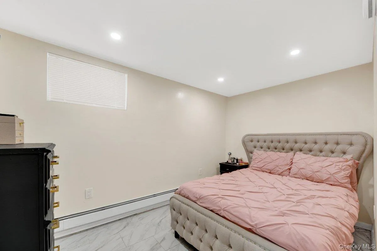 4234 Monticello Avenue, New York, NY, 3 Bedrooms Bedrooms, 9 Rooms Rooms,1 BathroomBathrooms,Residential,For Rent,Monticello,0,1004778 4234 Monticello Avenue, New York, NY, 3 Bedrooms Bedrooms, 9 Rooms Rooms,1 BathroomBathrooms,Residential,For Rent,Monticello,0,1004778