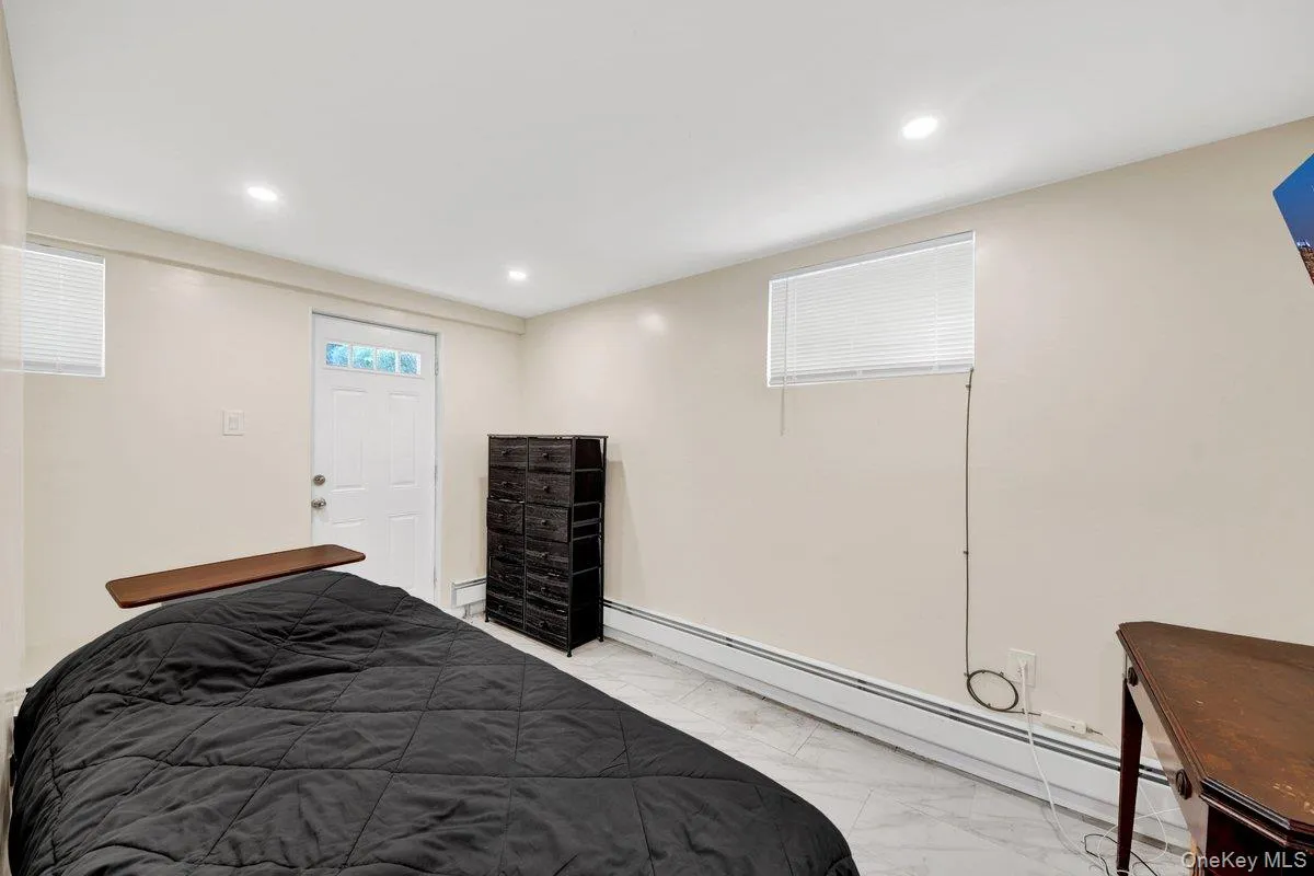 4234 Monticello Avenue, New York, NY, 3 Bedrooms Bedrooms, 9 Rooms Rooms,1 BathroomBathrooms,Residential,For Rent,Monticello,0,1004778 4234 Monticello Avenue, New York, NY, 3 Bedrooms Bedrooms, 9 Rooms Rooms,1 BathroomBathrooms,Residential,For Rent,Monticello,0,1004778