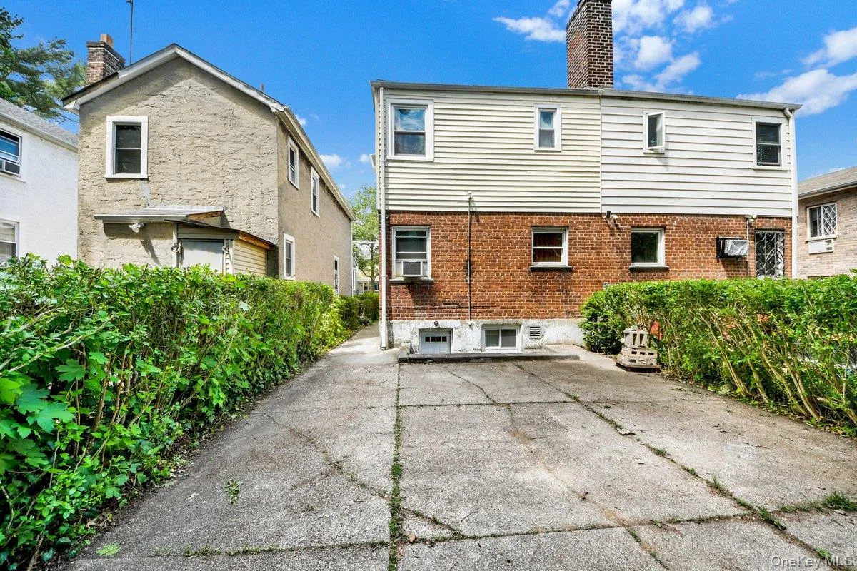 4234 Monticello Avenue, New York, NY, 3 Bedrooms Bedrooms, 9 Rooms Rooms,1 BathroomBathrooms,Residential,For Rent,Monticello,0,1004778 4234 Monticello Avenue, New York, NY, 3 Bedrooms Bedrooms, 9 Rooms Rooms,1 BathroomBathrooms,Residential,For Rent,Monticello,0,1004778