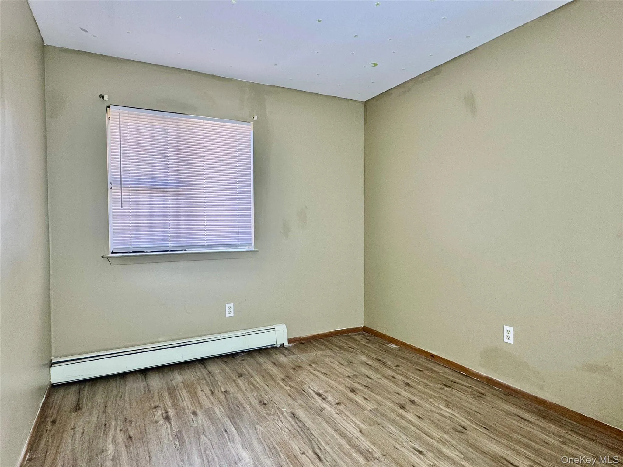 39 Cedar Court, Middletown, NY, 3 Bedrooms Bedrooms, 6 Rooms Rooms,1 BathroomBathrooms,Residential,For Rent,Cedar,0,1004789 39 Cedar Court, Middletown, NY, 3 Bedrooms Bedrooms, 6 Rooms Rooms,1 BathroomBathrooms,Residential,For Rent,Cedar,0,1004789
