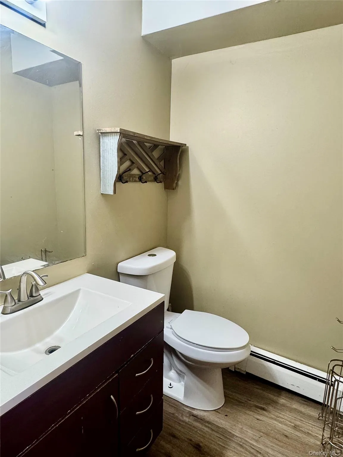 39 Cedar Court, Middletown, NY, 3 Bedrooms Bedrooms, 6 Rooms Rooms,1 BathroomBathrooms,Residential,For Rent,Cedar,0,1004789 39 Cedar Court, Middletown, NY, 3 Bedrooms Bedrooms, 6 Rooms Rooms,1 BathroomBathrooms,Residential,For Rent,Cedar,0,1004789