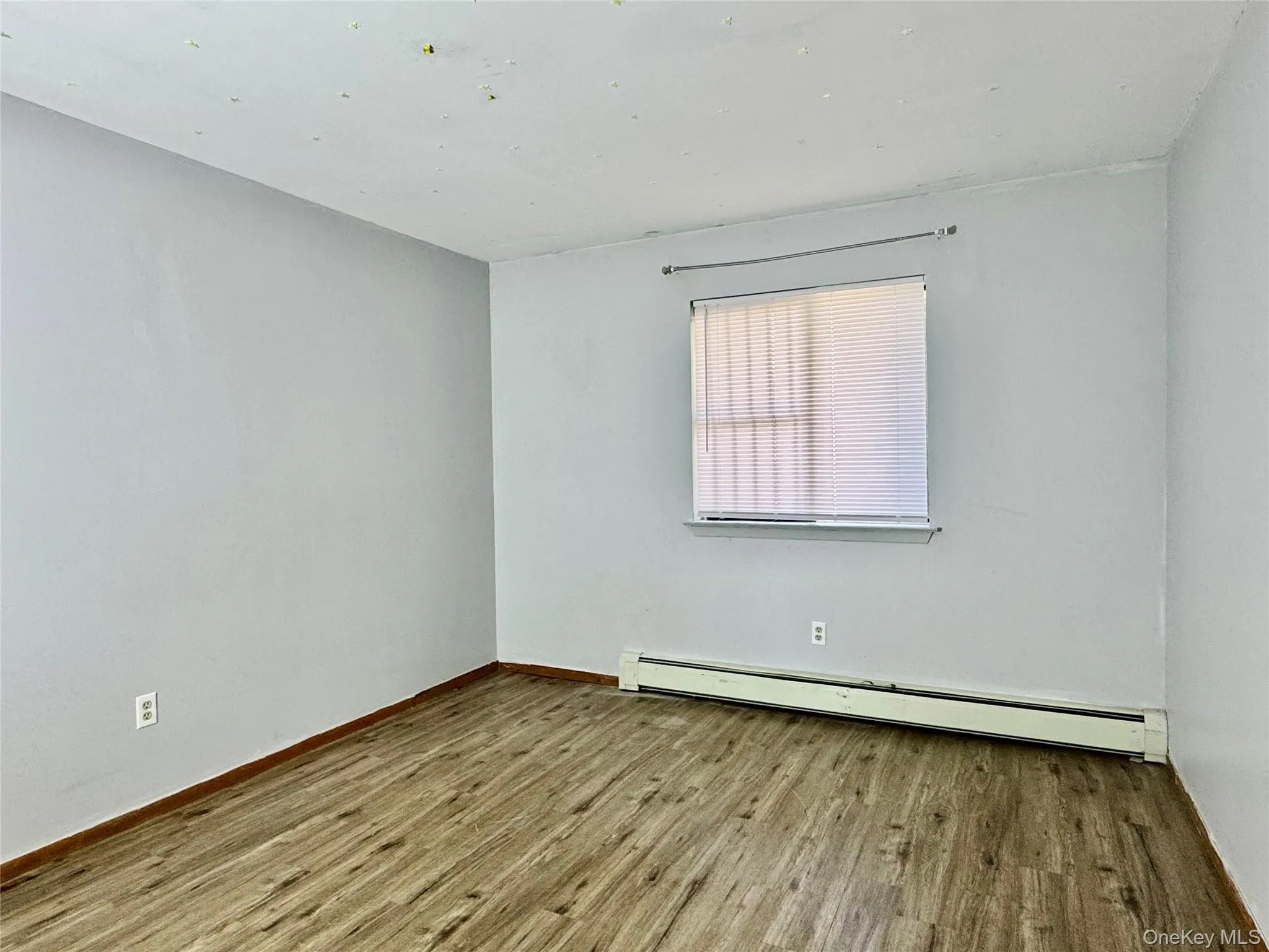 39 Cedar Court, Middletown, NY, 3 Bedrooms Bedrooms, 6 Rooms Rooms,1 BathroomBathrooms,Residential,For Rent,Cedar,0,1004789 39 Cedar Court, Middletown, NY, 3 Bedrooms Bedrooms, 6 Rooms Rooms,1 BathroomBathrooms,Residential,For Rent,Cedar,0,1004789