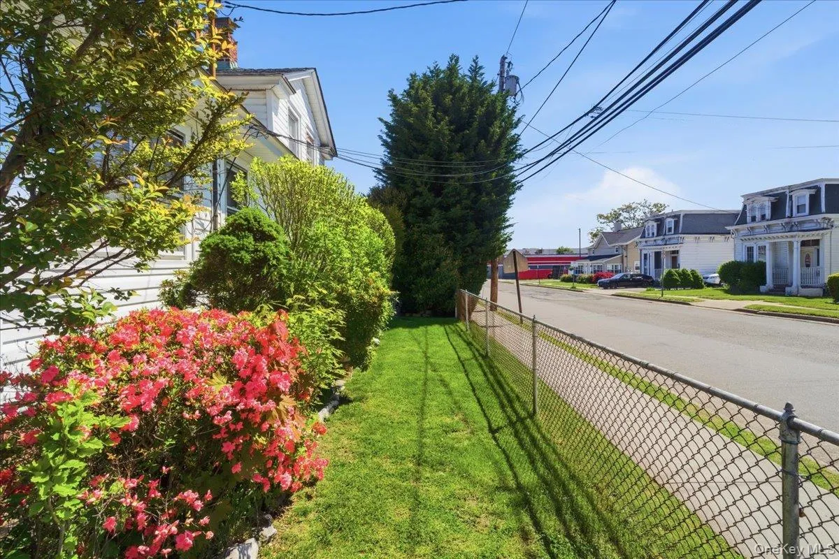 44 Saint Pauls Road, Hempstead, NY, 4 Bedrooms Bedrooms, 11 Rooms Rooms,3 BathroomsBathrooms,Residential,For Rent,Saint Pauls,0,1004803 44 Saint Pauls Road, Hempstead, NY, 4 Bedrooms Bedrooms, 11 Rooms Rooms,3 BathroomsBathrooms,Residential,For Rent,Saint Pauls,0,1004803