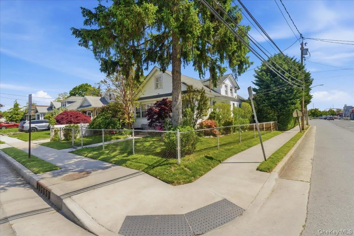 44 Saint Pauls Road, Hempstead, NY, 4 Bedrooms Bedrooms, 11 Rooms Rooms,3 BathroomsBathrooms,Residential,For Rent,Saint Pauls,0,1004803 44 Saint Pauls Road, Hempstead, NY, 4 Bedrooms Bedrooms, 11 Rooms Rooms,3 BathroomsBathrooms,Residential,For Rent,Saint Pauls,0,1004803