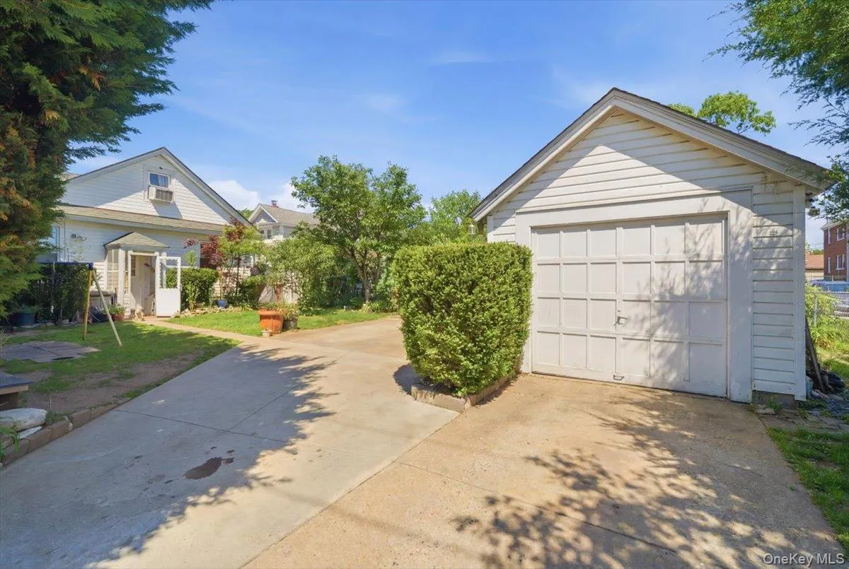 44 Saint Pauls Road, Hempstead, NY, 4 Bedrooms Bedrooms, 11 Rooms Rooms,3 BathroomsBathrooms,Residential,For Rent,Saint Pauls,0,1004803 44 Saint Pauls Road, Hempstead, NY, 4 Bedrooms Bedrooms, 11 Rooms Rooms,3 BathroomsBathrooms,Residential,For Rent,Saint Pauls,0,1004803